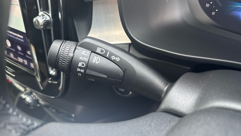 Volvo XC40 2.0 B3P Plus Black Edition 5dr Auto Petrol Estate